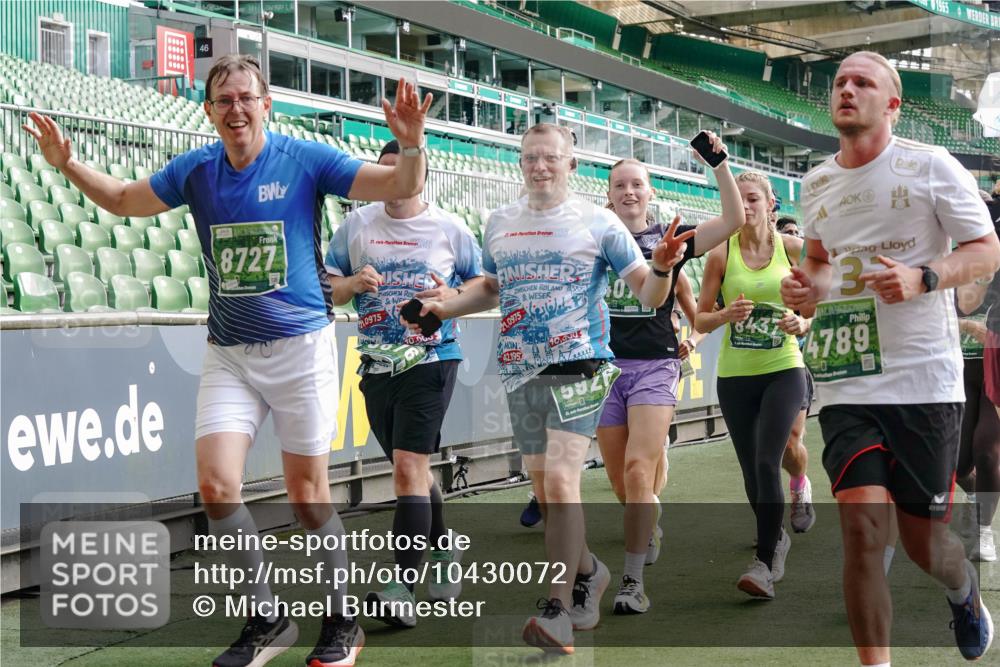 13.09.2026 - 21. swb-Marathon Bremen Michael Burmester http://msf.ph/oto/10430072 13.09.2026 13:27:35 Laufen im Stadion 111, 186, 202, 357, 364, 390, 478, 597, 726, 829, 833, 888, 925, 1077, 1220, 1412, 1473, 1496, 1608, 1700, 1769, 1958, 1961, 1984, 2236, 2273, 2309, 2388, 2404, 2428, 2502, 2507, 2508, 2542, 2558, 2576, 2582, 2592, 2725, 2748, 2817, 2875, 2876, 2923, 2965, 3045, 3047, 3050, 3073, 3084, 3184, 3219, 3359, 3540, 3589, 3592, 3629, 3756, 3826, 3885, 3907, 3978, 4238, 4457, 4660 meine-sportfotos.de
