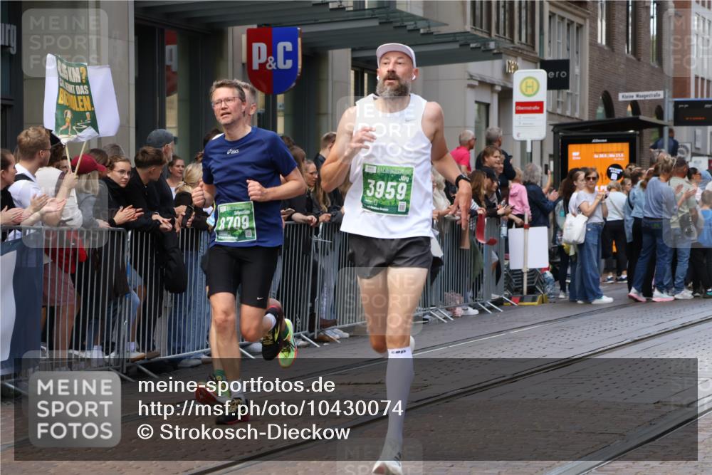 13.09.2026 - 21. swb-Marathon Bremen Strokosch-Dieckow http://msf.ph/oto/10430074 13.09.2026 13:10:04 Ziel 604, 640, 957, 1277, 2605, 3959, 5532, 5620, 6267, 7881, 8033, 8064, 8709, 538, 567, 623, 1723, 1975, 2020, 2750, 4781, 5627, 8835, 9241, 9277, 9804, 9817 meine-sportfotos.de