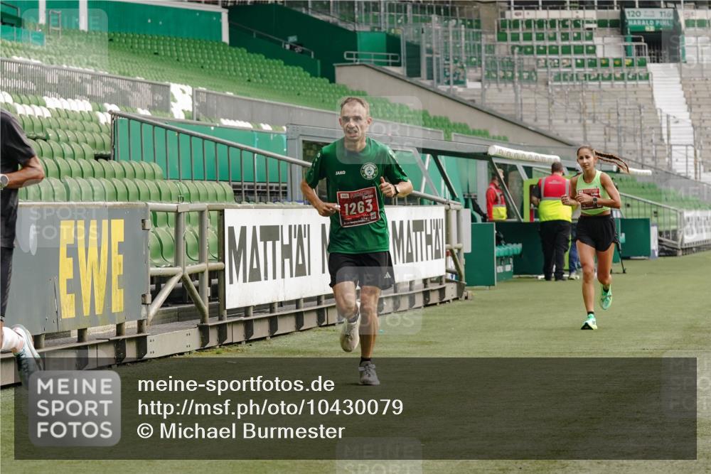 13.09.2026 - 21. swb-Marathon Bremen Michael Burmester http://msf.ph/oto/10430079 13.09.2026 12:16:29 Laufen im Stadion 1028, 1190, 1192, 1263, 1670, 1766, 1997, 317, 443, 796, 1149 meine-sportfotos.de
