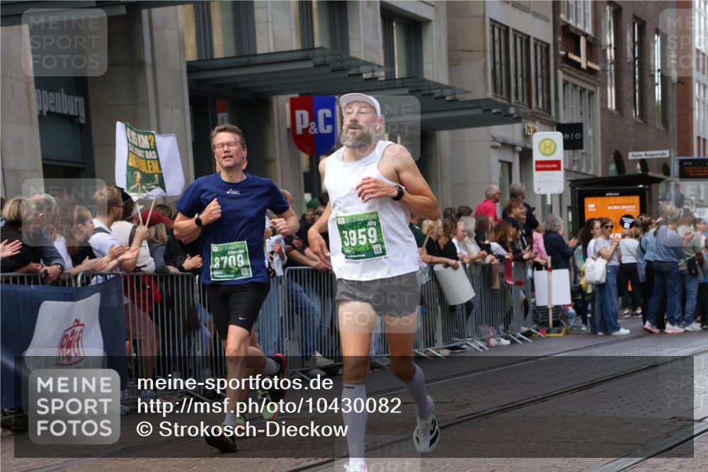 13.09.2026 - 21. swb-Marathon Bremen Strokosch-Dieckow http://msf.ph/oto/10430082 13.09.2026 13:10:05 Ziel 604, 640, 957, 1277, 2605, 3959, 5532, 5620, 6267, 7881, 8033, 8064, 8709, 538, 567, 623, 1723, 1975, 2020, 2750, 4781, 5627, 8835, 9277, 9804, 9817 meine-sportfotos.de