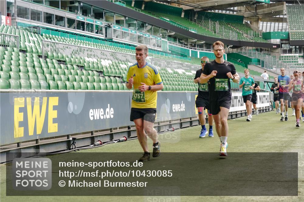 13.09.2026 - 21. swb-Marathon Bremen Michael Burmester http://msf.ph/oto/10430085 13.09.2026 13:03:41 Laufen im Stadion 209, 210, 488, 534, 596, 725, 762, 881, 936, 940, 1014, 1250, 1343, 1458, 1460, 1479, 1611, 1649, 1653, 1771, 2223, 2276, 2364, 2369, 2378, 2421, 2434, 2513, 2625, 2668, 2779, 2851, 2872, 2891, 2900, 2934, 2977, 3028, 3114, 3135, 3258, 3360, 3402, 3425, 3454, 3460, 3496, 3510, 3521, 3576, 3579, 3585, 3597, 3603, 3618, 3721, 3796, 3846, 3852, 3859, 3893, 3909, 3938, 3970, 3983, 4000, 4077, 4133, 4506, 4558, 242 meine-sportfotos.de