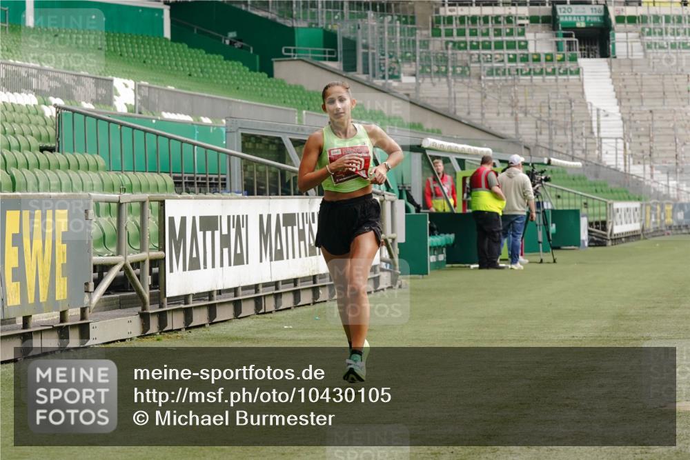 13.09.2026 - 21. swb-Marathon Bremen Michael Burmester http://msf.ph/oto/10430105 13.09.2026 12:16:32 Laufen im Stadion 1028, 1190, 1192, 1263, 1670, 1766, 1997, 317, 443, 796, 1149 meine-sportfotos.de