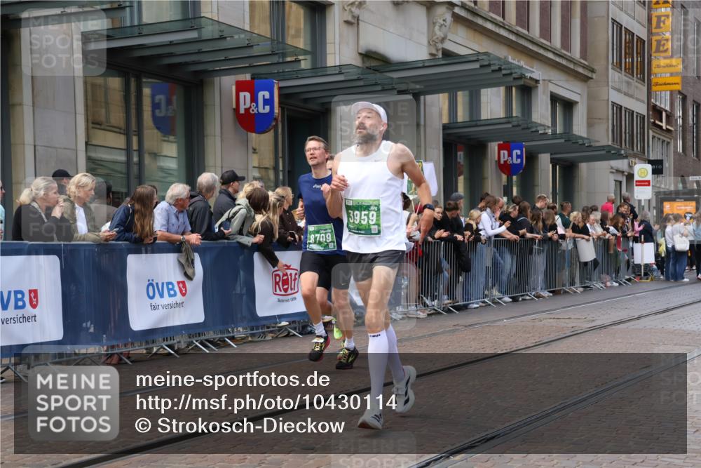 13.09.2026 - 21. swb-Marathon Bremen Strokosch-Dieckow http://msf.ph/oto/10430114 13.09.2026 13:10:06 Ziel 604, 640, 957, 1277, 2605, 3959, 5532, 5620, 6267, 7881, 8033, 8064, 8709, 538, 567, 623, 1723, 1975, 2020, 2750, 4781, 5627, 8835, 9277, 9804, 9817 meine-sportfotos.de