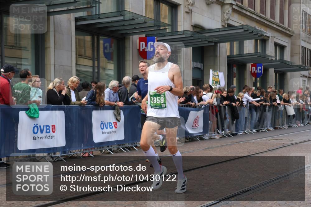 13.09.2026 - 21. swb-Marathon Bremen Strokosch-Dieckow http://msf.ph/oto/10430122 13.09.2026 13:10:06 Ziel 604, 640, 957, 1277, 2605, 3959, 5532, 5620, 6267, 7881, 8033, 8064, 8709, 538, 567, 623, 1723, 1975, 2020, 2750, 4781, 5627, 8835, 9277, 9804, 9817 meine-sportfotos.de