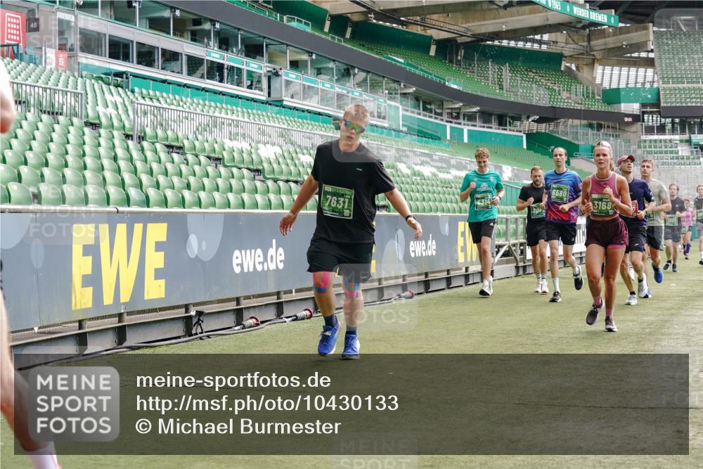 13.09.2026 - 21. swb-Marathon Bremen Michael Burmester http://msf.ph/oto/10430133 13.09.2026 13:03:43 Laufen im Stadion 209, 210, 488, 534, 596, 725, 762, 881, 936, 940, 1014, 1343, 1458, 1460, 1479, 1611, 1649, 1653, 1771, 2223, 2276, 2364, 2369, 2421, 2434, 2513, 2625, 2668, 2779, 2851, 2872, 2891, 2900, 2934, 2977, 3028, 3114, 3135, 3258, 3360, 3402, 3425, 3454, 3460, 3496, 3510, 3521, 3576, 3579, 3585, 3597, 3603, 3618, 3721, 3796, 3846, 3852, 3859, 3893, 3909, 3938, 3970, 3983, 4000, 4077, 4133, 4506, 4558, 242 meine-sportfotos.de