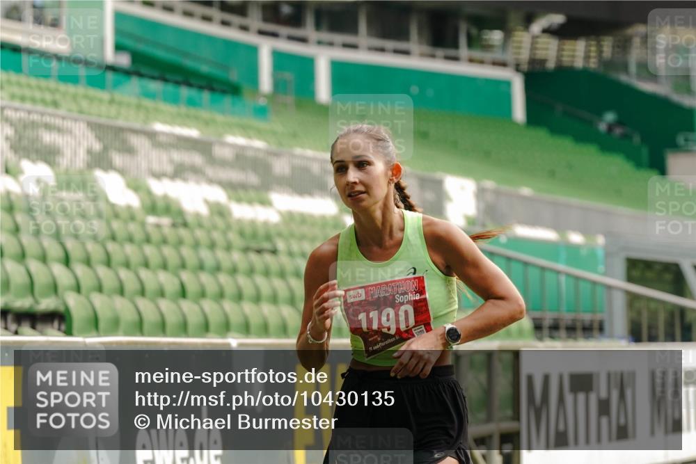 13.09.2026 - 21. swb-Marathon Bremen Michael Burmester http://msf.ph/oto/10430135 13.09.2026 12:16:34 Laufen im Stadion 1028, 1190, 1192, 1263, 1670, 1766, 1997, 317, 443, 796, 1149 meine-sportfotos.de