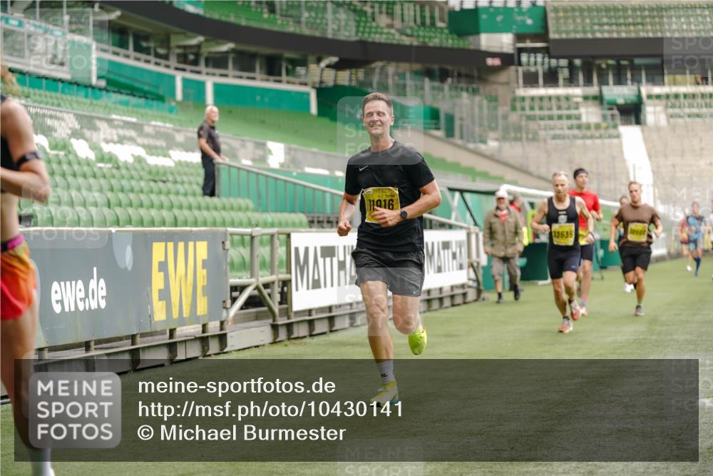 13.09.2026 - 21. swb-Marathon Bremen Michael Burmester http://msf.ph/oto/10430141 13.09.2026 10:21:24 Laufen im Stadion 10244, 10261, 10262, 10818, 10961, 10994, 11067, 11068, 11083, 11142, 11176, 11418, 11512, 11619, 11738, 11854, 11916, 11944, 11964, 12289, 12324, 12358, 12413, 12456, 12513, 12520, 12540, 13505, 13514, 13535, 13540, 13548, 13551, 13558, 13559, 13560, 13568, 13575, 13583, 13588, 13590, 13601, 13605, 13606, 13608, 13610, 13619, 13633, 13636, 13637, 12457, 12458, 13504, 13510, 13517, 13522, 13533, 13536, 13542, 13543, 13554, 13561, 13564, 13579, 13623 meine-sportfotos.de