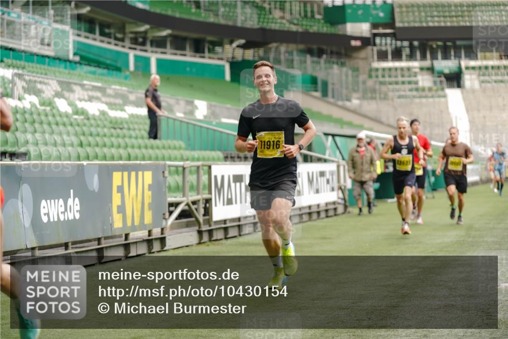 13.09.2026 - 21. swb-Marathon Bremen Michael Burmester http://msf.ph/oto/10430154 13.09.2026 10:21:24 Laufen im Stadion 10244, 10261, 10262, 10818, 10961, 10994, 11067, 11068, 11083, 11142, 11176, 11418, 11512, 11619, 11738, 11854, 11916, 11944, 11964, 12289, 12324, 12358, 12413, 12456, 12513, 12520, 12540, 13505, 13514, 13535, 13540, 13548, 13551, 13558, 13559, 13560, 13568, 13575, 13583, 13588, 13590, 13601, 13605, 13606, 13608, 13610, 13619, 13633, 13636, 13637, 12457, 12458, 13504, 13510, 13517, 13522, 13533, 13536, 13542, 13543, 13554, 13561, 13564, 13579, 13623 meine-sportfotos.de