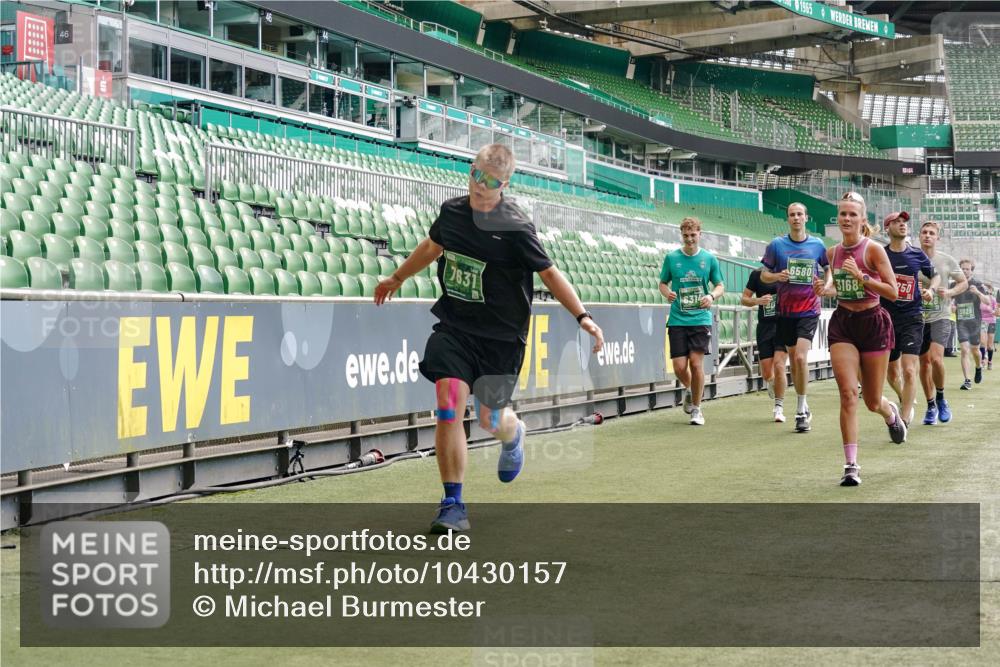 13.09.2026 - 21. swb-Marathon Bremen Michael Burmester http://msf.ph/oto/10430157 13.09.2026 13:03:43 Laufen im Stadion 209, 210, 488, 534, 596, 725, 762, 881, 936, 940, 1014, 1343, 1458, 1460, 1479, 1611, 1649, 1653, 1771, 2223, 2276, 2364, 2369, 2421, 2434, 2513, 2625, 2668, 2779, 2851, 2872, 2891, 2900, 2934, 2977, 3028, 3114, 3135, 3258, 3360, 3402, 3425, 3454, 3460, 3496, 3510, 3521, 3576, 3579, 3585, 3597, 3603, 3618, 3721, 3796, 3846, 3852, 3859, 3893, 3909, 3938, 3970, 3983, 4000, 4077, 4133, 4506, 4558, 242 meine-sportfotos.de