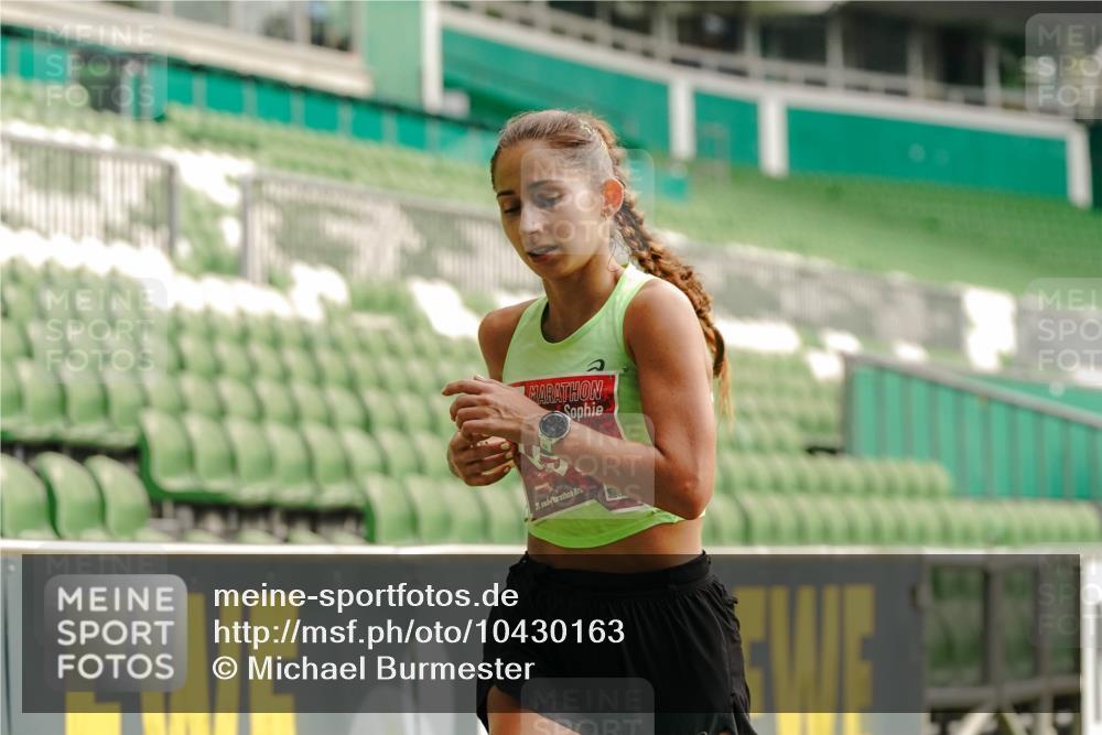 13.09.2026 - 21. swb-Marathon Bremen Michael Burmester http://msf.ph/oto/10430163 13.09.2026 12:16:35 Laufen im Stadion 1028, 1190, 1192, 1263, 1670, 1766, 1997, 317, 443, 796, 1149 meine-sportfotos.de
