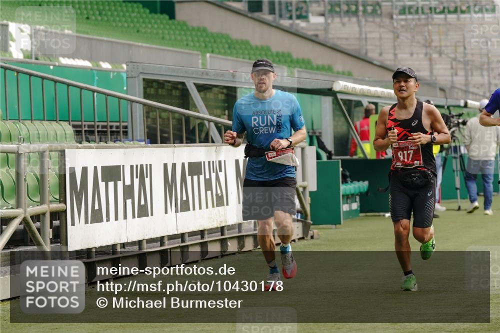 13.09.2026 - 21. swb-Marathon Bremen Michael Burmester http://msf.ph/oto/10430178 13.09.2026 12:17:11 Laufen im Stadion 513, 917, 1154, 1190, 1192, 1263, 245, 317, 443, 540, 796, 822, 1149 meine-sportfotos.de