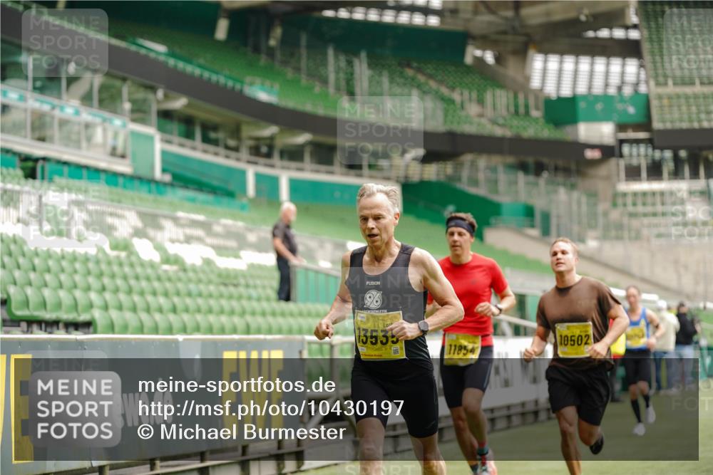 13.09.2026 - 21. swb-Marathon Bremen Michael Burmester http://msf.ph/oto/10430197 13.09.2026 10:21:28 Laufen im Stadion 10244, 10261, 10262, 10818, 10961, 10994, 11067, 11068, 11083, 11142, 11176, 11418, 11512, 11619, 11738, 11854, 11916, 11944, 11964, 12289, 12324, 12358, 12413, 12456, 12513, 12520, 12540, 13505, 13514, 13535, 13540, 13548, 13551, 13558, 13559, 13568, 13575, 13583, 13587, 13588, 13590, 13601, 13605, 13606, 13608, 13610, 13619, 13633, 13636, 13637, 12457, 12458, 13504, 13510, 13522, 13533, 13534, 13536, 13542, 13543, 13554, 13561, 13564, 13579, 13623 meine-sportfotos.de
