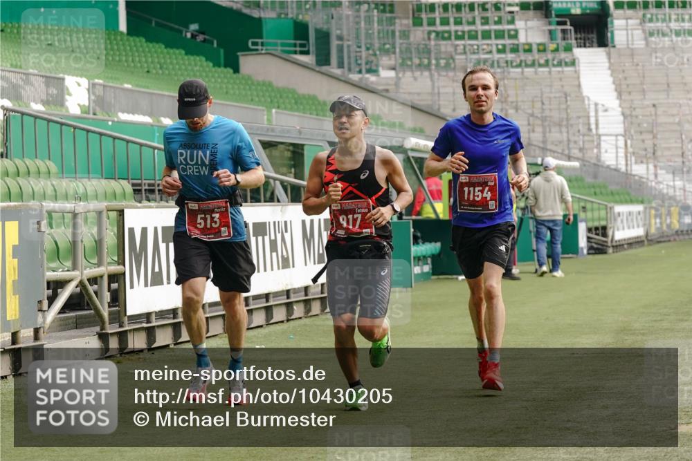 13.09.2026 - 21. swb-Marathon Bremen Michael Burmester http://msf.ph/oto/10430205 13.09.2026 12:17:13 Laufen im Stadion 513, 917, 1154, 1190, 1192, 1263, 245, 317, 443, 540, 796, 822, 1149 meine-sportfotos.de