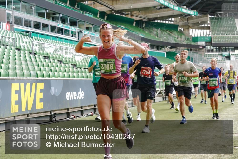 13.09.2026 - 21. swb-Marathon Bremen Michael Burmester http://msf.ph/oto/10430247 13.09.2026 13:03:45 Laufen im Stadion 209, 210, 488, 534, 565, 596, 725, 762, 881, 936, 940, 1014, 1343, 1373, 1458, 1460, 1479, 1611, 1649, 1653, 1771, 2223, 2276, 2364, 2369, 2421, 2434, 2513, 2625, 2668, 2779, 2851, 2872, 2891, 2900, 2934, 2977, 3028, 3114, 3135, 3217, 3258, 3360, 3402, 3419, 3425, 3454, 3460, 3496, 3510, 3521, 3576, 3579, 3585, 3597, 3603, 3618, 3721, 3796, 3846, 3852, 3859, 3893, 3909, 3938, 3970, 3983, 4000, 4077, 4133, 4506, 4558, 242 meine-sportfotos.de