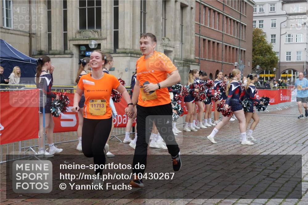 13.09.2026 - Kiel Lauf Yannick Fuchs http://msf.ph/oto/10430267 13.09.2026 11:12:31 Ziel 625, 2968, 9571, 11599, 1000, 1580, 1782, 2118, 5249, 6051, 6053, 9296, 10397, 11713, 1168, 1602, 2827, 3598, 3622, 4461, 4899, 5027, 9300, 9799, 12193, 12396, 2950, 5227, 5387, 6965, 9296, 9572, 9661, 11713 meine-sportfotos.de