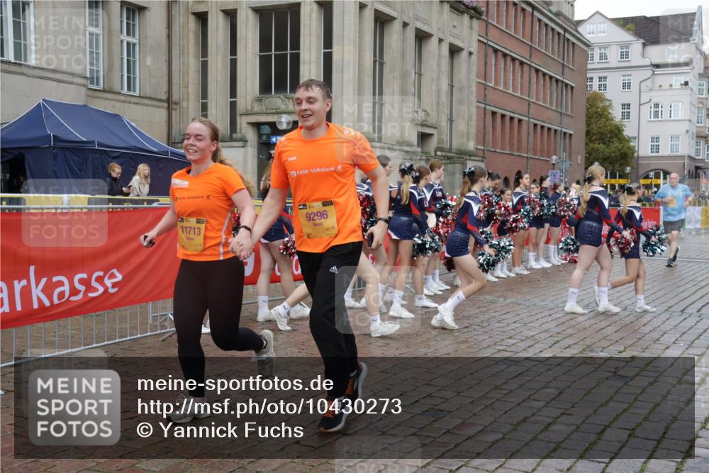 13.09.2026 - Kiel Lauf Yannick Fuchs http://msf.ph/oto/10430273 13.09.2026 11:12:31 Ziel 625, 2968, 9571, 11599, 1000, 1580, 1782, 2118, 5249, 6051, 6053, 9296, 10397, 11713, 1168, 1602, 2827, 3598, 3622, 4461, 4899, 5027, 9300, 9799, 12193, 12396, 2950, 5227, 5387, 6965, 9296, 9572, 9661, 11713 meine-sportfotos.de