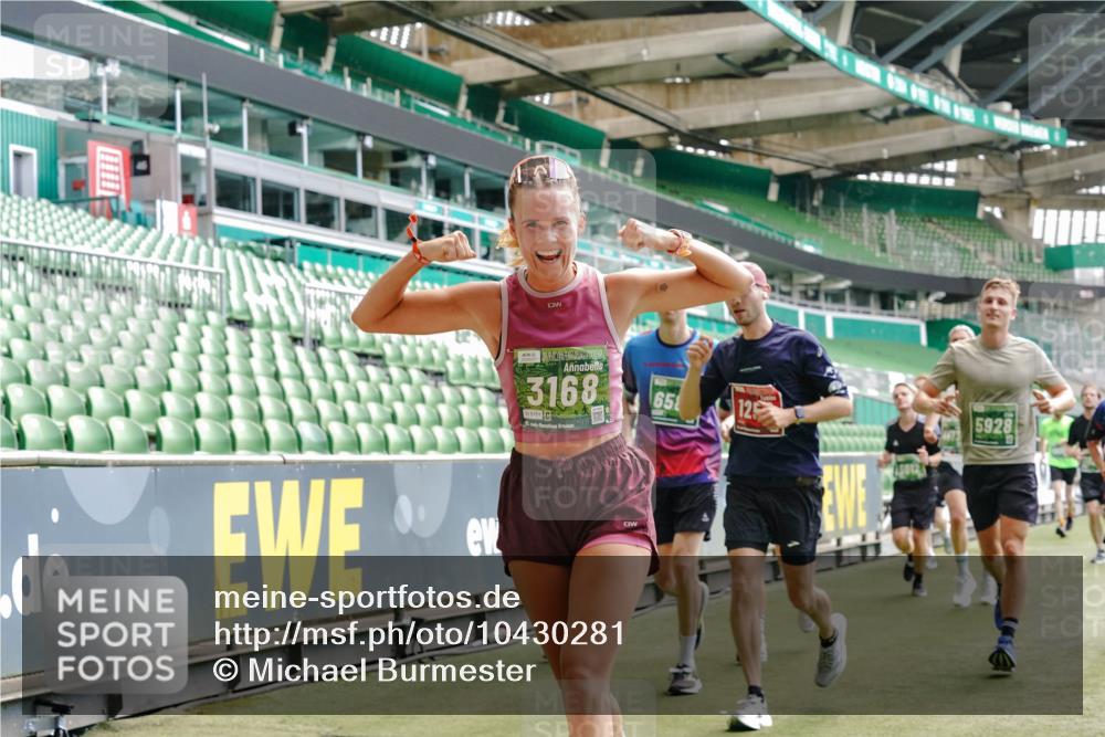 13.09.2026 - 21. swb-Marathon Bremen Michael Burmester http://msf.ph/oto/10430281 13.09.2026 13:03:46 Laufen im Stadion 209, 210, 488, 534, 565, 596, 725, 762, 881, 936, 940, 1014, 1343, 1373, 1458, 1460, 1479, 1611, 1649, 1653, 1771, 2223, 2276, 2364, 2369, 2421, 2434, 2513, 2625, 2668, 2779, 2851, 2872, 2891, 2900, 2934, 2977, 3028, 3114, 3135, 3217, 3258, 3360, 3402, 3419, 3425, 3454, 3460, 3496, 3510, 3521, 3576, 3579, 3585, 3597, 3603, 3618, 3721, 3796, 3846, 3852, 3859, 3893, 3909, 3938, 3970, 3983, 4077, 4133, 4506, 4558, 242 meine-sportfotos.de