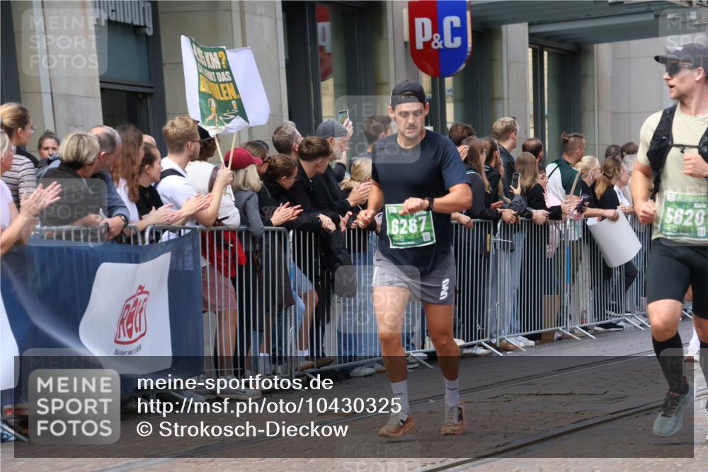 13.09.2026 - 21. swb-Marathon Bremen Strokosch-Dieckow http://msf.ph/oto/10430325 13.09.2026 13:10:17 Ziel 604, 640, 1181, 1277, 1498, 1554, 2347, 2605, 4727, 5066, 5152, 5532, 5620, 5648, 6267, 7881, 8033, 13248, 538, 623, 957, 2020, 3959, 4781, 5532, 5627, 8064, 8709, 9817 meine-sportfotos.de