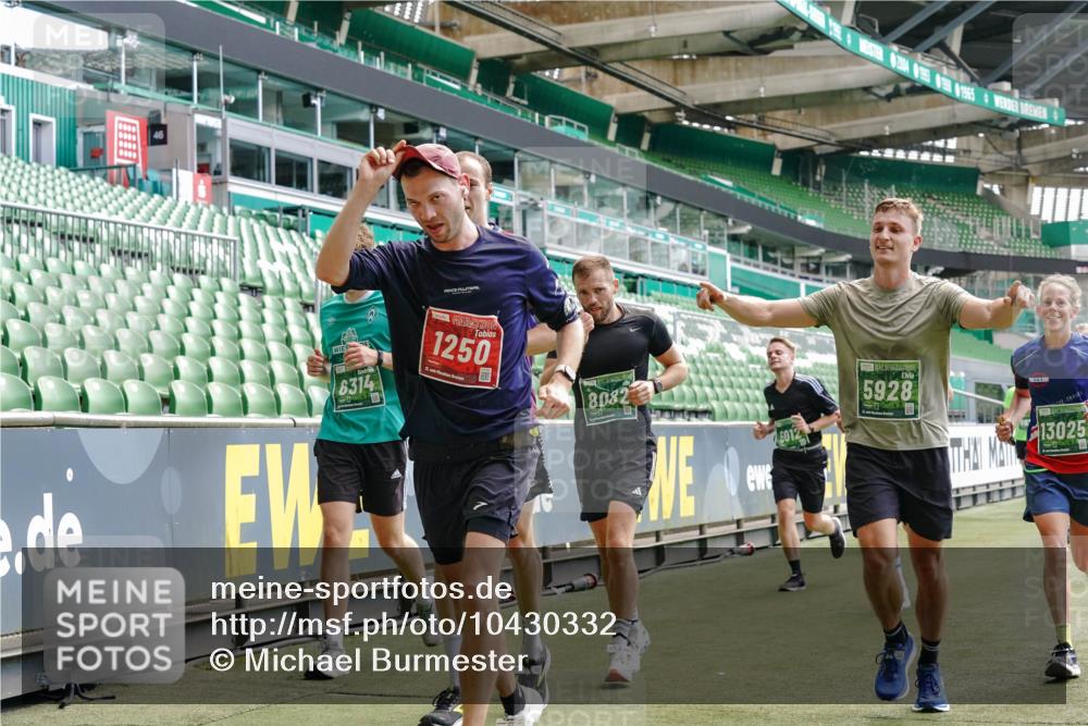 13.09.2026 - 21. swb-Marathon Bremen Michael Burmester http://msf.ph/oto/10430332 13.09.2026 13:03:47 Laufen im Stadion 209, 210, 488, 534, 565, 596, 725, 762, 881, 936, 940, 1014, 1343, 1373, 1458, 1460, 1479, 1611, 1649, 1653, 1771, 2223, 2276, 2364, 2369, 2421, 2434, 2513, 2625, 2668, 2779, 2851, 2872, 2891, 2900, 2934, 2957, 2977, 3028, 3114, 3135, 3217, 3258, 3360, 3402, 3419, 3425, 3454, 3460, 3496, 3510, 3521, 3576, 3579, 3585, 3597, 3603, 3618, 3721, 3796, 3846, 3852, 3859, 3893, 3909, 3938, 3970, 3983, 4077, 4133, 4506, 4558, 242 meine-sportfotos.de