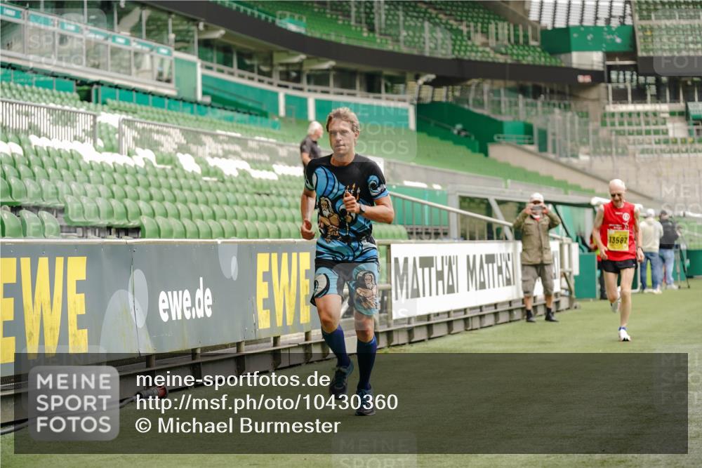 13.09.2026 - 21. swb-Marathon Bremen Michael Burmester http://msf.ph/oto/10430360 13.09.2026 10:21:36 Laufen im Stadion 10244, 10261, 10262, 10302, 10818, 10926, 10961, 10994, 11067, 11068, 11083, 11142, 11176, 11338, 11454, 11512, 11619, 11738, 11854, 11916, 11944, 11964, 12289, 12324, 12413, 12456, 12513, 12520, 12538, 12540, 13505, 13514, 13535, 13539, 13540, 13548, 13551, 13558, 13559, 13568, 13575, 13583, 13587, 13588, 13590, 13605, 13606, 13608, 13619, 13633, 13636, 13637, 12457, 12458, 13504, 13510, 13522, 13533, 13534, 13536, 13543, 13554, 13561, 13564, 13579 meine-sportfotos.de