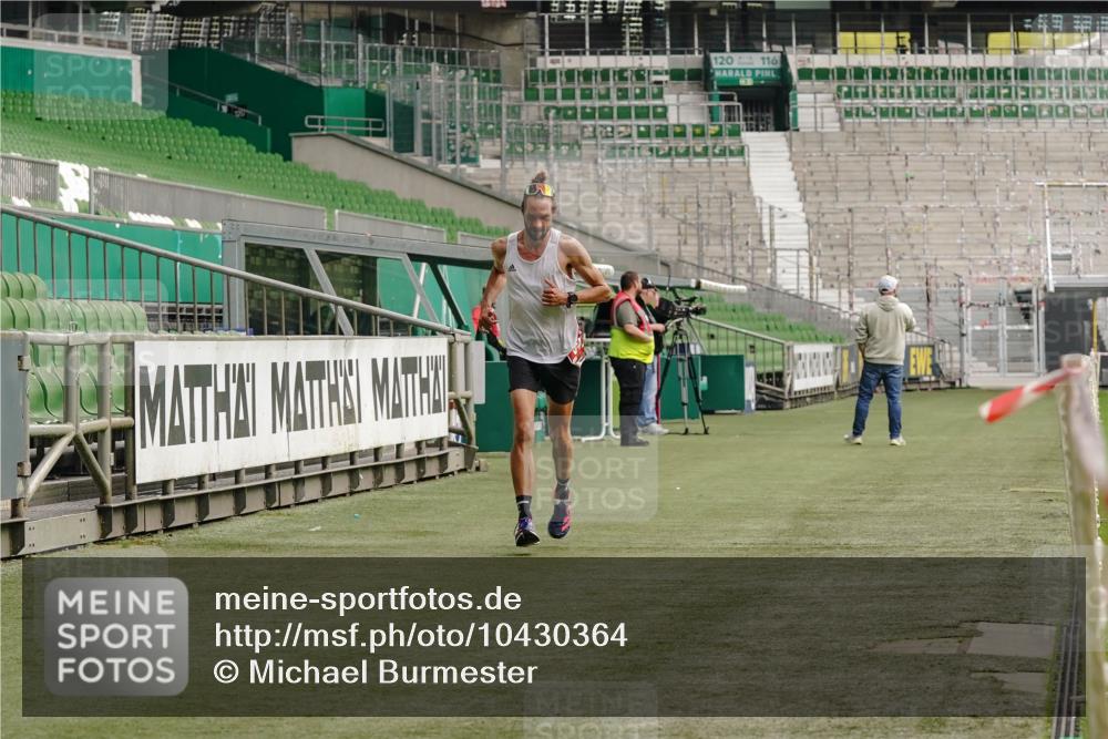 13.09.2026 - 21. swb-Marathon Bremen Michael Burmester http://msf.ph/oto/10430364 13.09.2026 12:21:20 Laufen im Stadion 634, 642, 1957, 513, 917, 1154, 1190, 1238 meine-sportfotos.de