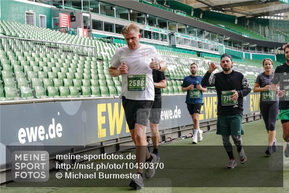 13.09.2026 - 21. swb-Marathon Bremen Michael Burmester http://msf.ph/oto/10430370 13.09.2026 13:27:50 Laufen im Stadion 111, 186, 220, 357, 364, 390, 478, 597, 726, 829, 833, 888, 925, 1077, 1079, 1220, 1298, 1325, 1412, 1496, 1608, 1700, 1741, 1769, 1958, 1961, 1984, 2236, 2273, 2309, 2365, 2388, 2404, 2428, 2472, 2502, 2507, 2542, 2574, 2576, 2582, 2725, 2743, 2748, 2817, 2875, 2876, 2923, 2965, 3045, 3050, 3061, 3073, 3084, 3154, 3184, 3219, 3540, 3589, 3592, 3629, 3694, 3756, 3826, 3853, 3885, 3907, 3978, 4108, 4238, 4457, 4660 meine-sportfotos.de