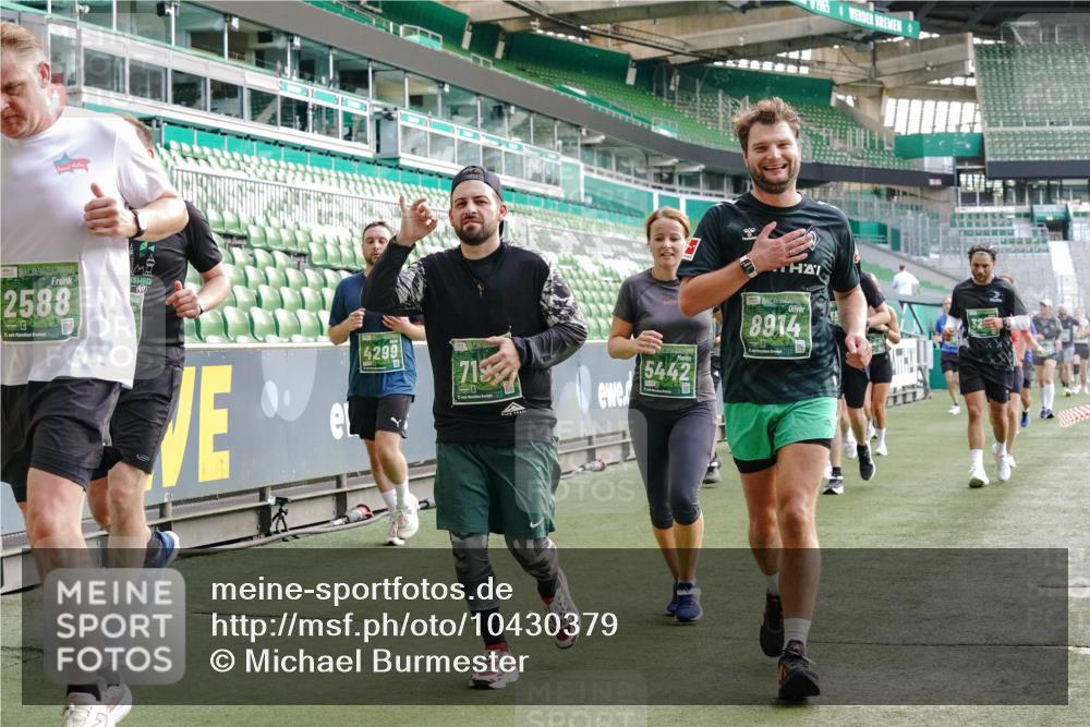 13.09.2026 - 21. swb-Marathon Bremen Michael Burmester http://msf.ph/oto/10430379 13.09.2026 13:27:51 Laufen im Stadion 111, 186, 220, 357, 364, 390, 478, 597, 726, 829, 833, 888, 925, 1077, 1079, 1220, 1298, 1325, 1412, 1496, 1608, 1700, 1741, 1769, 1958, 1961, 1984, 2236, 2273, 2309, 2365, 2388, 2404, 2428, 2472, 2502, 2507, 2542, 2574, 2576, 2582, 2725, 2743, 2748, 2817, 2875, 2876, 2923, 2965, 3045, 3050, 3061, 3073, 3084, 3154, 3184, 3219, 3540, 3589, 3592, 3629, 3694, 3756, 3826, 3853, 3885, 3907, 3978, 4108, 4238, 4457, 4660 meine-sportfotos.de
