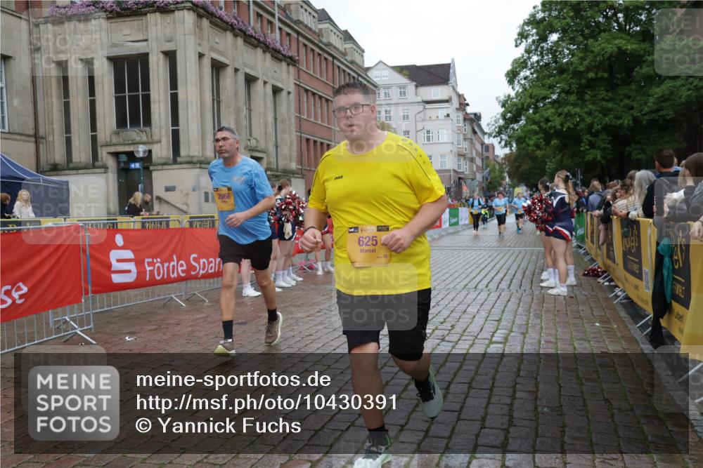 13.09.2026 - Kiel Lauf Yannick Fuchs http://msf.ph/oto/10430391 13.09.2026 11:13:00 Ziel 1168, 3622, 5061, 7065, 11369, 625, 1602, 2827, 2968, 3598, 4461, 4899, 5027, 9300, 9571, 9799, 11599, 12193, 12396, 2696, 3882, 5472, 625, 1000, 1580, 1782, 2968 meine-sportfotos.de