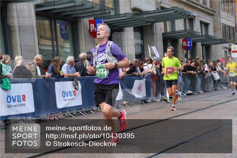 13.09.2026 - 21. swb-Marathon Bremen Strokosch-Dieckow http://msf.ph/oto/10430395 13.09.2026 13:10:21 Ziel 384, 640, 1181, 1277, 1385, 1498, 1554, 2347, 2605, 4727, 5066, 5152, 5155, 5168, 5314, 5387, 5620, 5648, 6267, 7115, 7881, 9659, 13248, 538, 604, 623, 957, 1277, 2020, 3959, 4781, 5532, 5627, 8033, 8064, 8709, 9817 meine-sportfotos.de