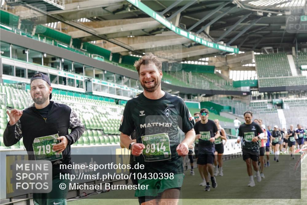 13.09.2026 - 21. swb-Marathon Bremen Michael Burmester http://msf.ph/oto/10430398 13.09.2026 13:27:52 Laufen im Stadion 111, 186, 220, 357, 364, 390, 478, 597, 726, 829, 833, 888, 925, 1077, 1079, 1220, 1298, 1325, 1412, 1496, 1608, 1700, 1741, 1769, 1958, 1961, 1984, 2236, 2273, 2309, 2365, 2388, 2404, 2428, 2472, 2502, 2507, 2542, 2574, 2576, 2582, 2593, 2725, 2743, 2748, 2875, 2876, 2923, 2965, 3045, 3050, 3061, 3073, 3084, 3154, 3184, 3219, 3540, 3589, 3592, 3629, 3694, 3756, 3826, 3853, 3885, 3907, 3978, 4108, 4238, 4457, 4660 meine-sportfotos.de