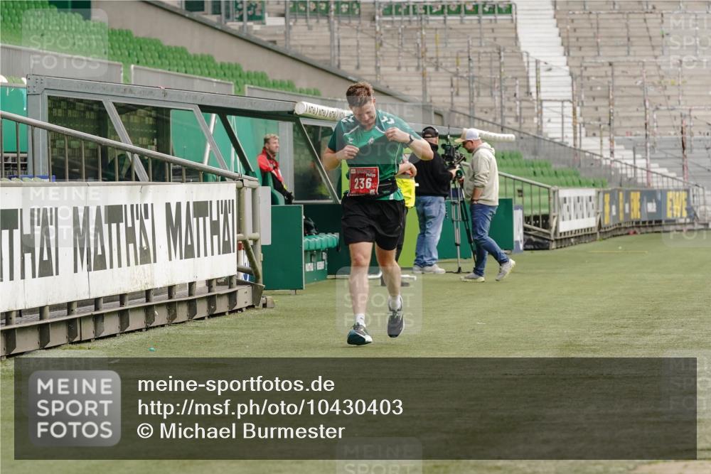 13.09.2026 - 21. swb-Marathon Bremen Michael Burmester http://msf.ph/oto/10430403 13.09.2026 12:22:15 Laufen im Stadion 129, 236, 642, 1957, 1238 meine-sportfotos.de