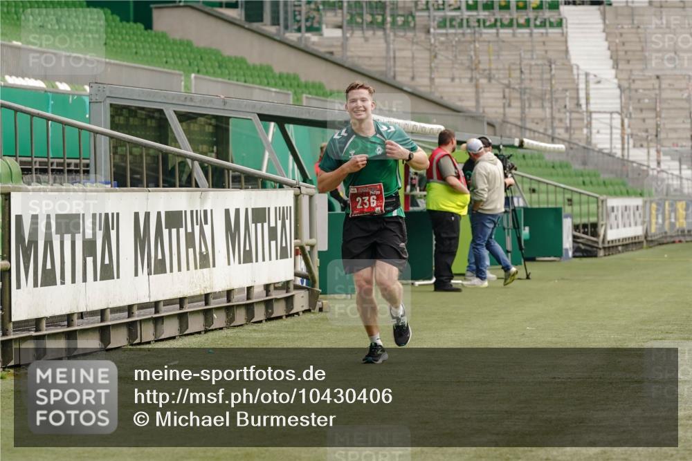 13.09.2026 - 21. swb-Marathon Bremen Michael Burmester http://msf.ph/oto/10430406 13.09.2026 12:22:16 Laufen im Stadion 129, 236, 642, 1957, 1238 meine-sportfotos.de