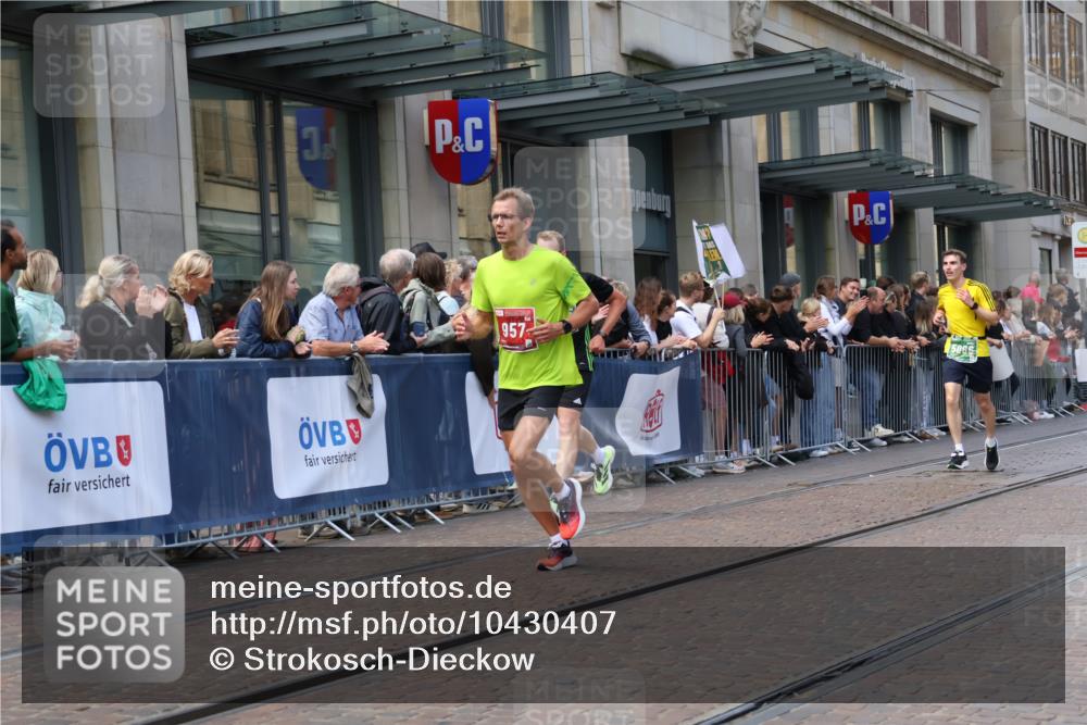 13.09.2026 - 21. swb-Marathon Bremen Strokosch-Dieckow http://msf.ph/oto/10430407 13.09.2026 13:10:23 Ziel 384, 640, 1181, 1385, 1498, 1554, 2347, 2605, 4023, 4727, 5066, 5152, 5155, 5168, 5314, 5387, 5620, 5648, 6267, 7115, 7136, 7881, 9659, 13248, 604, 623, 640, 957, 1277, 3959, 5532, 8033, 8064, 8709, 9817 meine-sportfotos.de