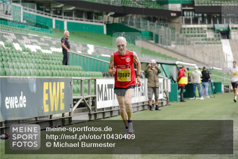 13.09.2026 - 21. swb-Marathon Bremen Michael Burmester http://msf.ph/oto/10430409 13.09.2026 10:21:39 Laufen im Stadion 10244, 10261, 10262, 10302, 10818, 10926, 10961, 10994, 11067, 11068, 11083, 11142, 11176, 11338, 11454, 11512, 11619, 11738, 11854, 11916, 11944, 11964, 12289, 12324, 12456, 12513, 12520, 12538, 12540, 13505, 13507, 13514, 13535, 13539, 13540, 13548, 13551, 13553, 13558, 13559, 13568, 13575, 13583, 13587, 13588, 13590, 13605, 13606, 13608, 13619, 13633, 13636, 13637, 11652, 12457, 12458, 13504, 13510, 13522, 13533, 13534, 13536, 13543, 13554, 13561, 13564 meine-sportfotos.de