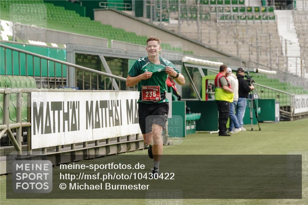 13.09.2026 - 21. swb-Marathon Bremen Michael Burmester http://msf.ph/oto/10430422 13.09.2026 12:22:17 Laufen im Stadion 129, 236, 642, 1957, 1238 meine-sportfotos.de