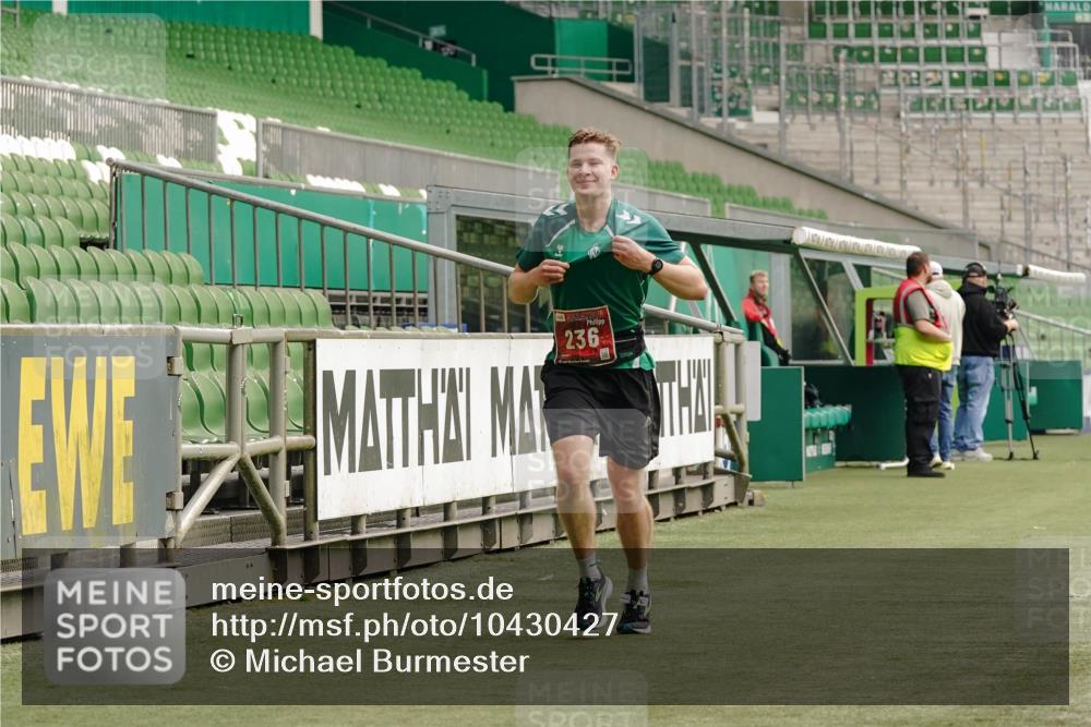 13.09.2026 - 21. swb-Marathon Bremen Michael Burmester http://msf.ph/oto/10430427 13.09.2026 12:22:17 Laufen im Stadion 129, 236, 642, 1957, 1238 meine-sportfotos.de