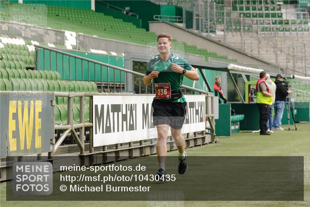 13.09.2026 - 21. swb-Marathon Bremen Michael Burmester http://msf.ph/oto/10430435 13.09.2026 12:22:18 Laufen im Stadion 129, 236, 642, 1957, 1238 meine-sportfotos.de