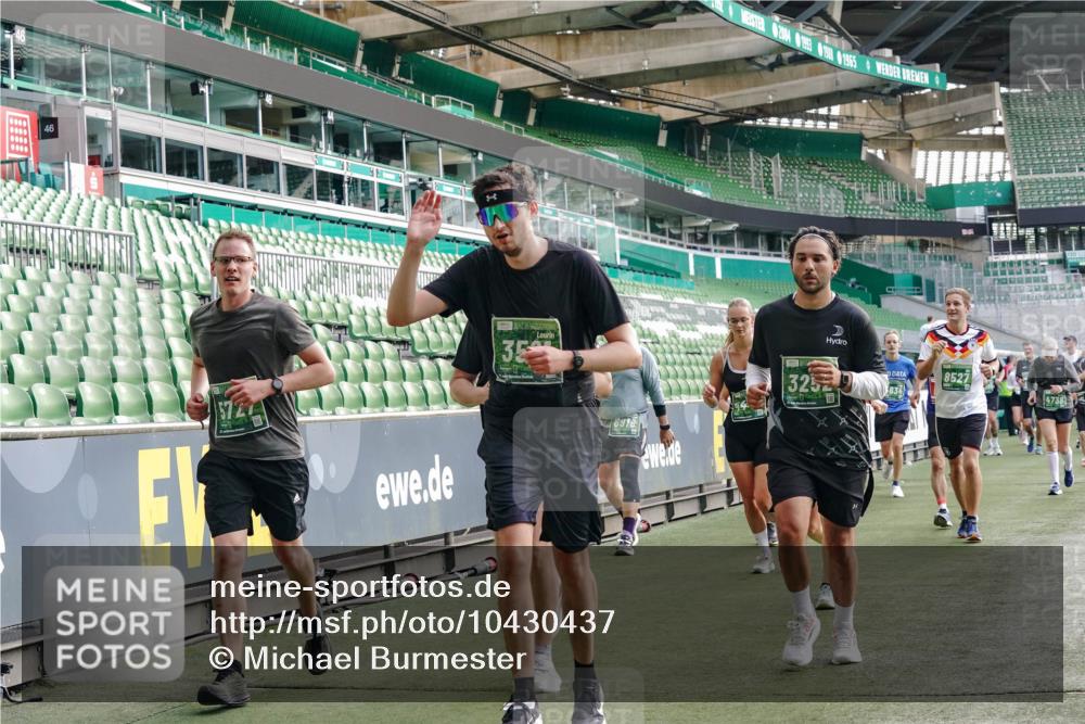 13.09.2026 - 21. swb-Marathon Bremen Michael Burmester http://msf.ph/oto/10430437 13.09.2026 13:27:54 Laufen im Stadion 111, 186, 220, 357, 364, 390, 478, 597, 726, 829, 833, 888, 925, 1077, 1079, 1220, 1298, 1325, 1412, 1496, 1608, 1700, 1741, 1769, 1958, 1961, 1984, 2236, 2273, 2309, 2365, 2388, 2404, 2428, 2472, 2502, 2507, 2542, 2574, 2582, 2593, 2725, 2743, 2748, 2875, 2876, 2923, 2965, 3045, 3050, 3061, 3073, 3084, 3154, 3184, 3219, 3540, 3589, 3592, 3694, 3756, 3826, 3853, 3885, 3907, 3978, 4108, 4238, 4457, 4660 meine-sportfotos.de
