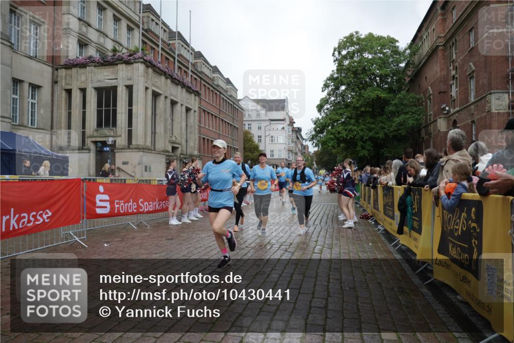 13.09.2026 - Kiel Lauf Yannick Fuchs http://msf.ph/oto/10430441 13.09.2026 11:13:08 Ziel 2696, 3882, 5061, 5472, 11369, 1168, 1602, 2827, 3598, 3622, 4461, 4899, 5027, 7065, 9300, 9571, 9799, 11599, 12193, 12396, 2290, 4299, 6237, 10432, 11666, 12234, 625, 2968, 9571, 11599 meine-sportfotos.de