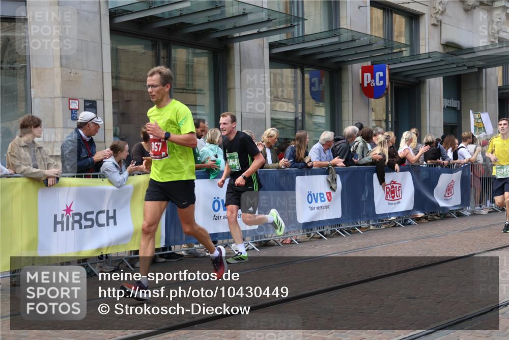 13.09.2026 - 21. swb-Marathon Bremen Strokosch-Dieckow http://msf.ph/oto/10430449 13.09.2026 13:10:24 Ziel 384, 1181, 1385, 1498, 1554, 2347, 2605, 4023, 4727, 5066, 5152, 5155, 5168, 5314, 5387, 5620, 5648, 6267, 7115, 7136, 7881, 9659, 13248, 604, 623, 640, 957, 1277, 3959, 5532, 8033, 8064, 8709 meine-sportfotos.de