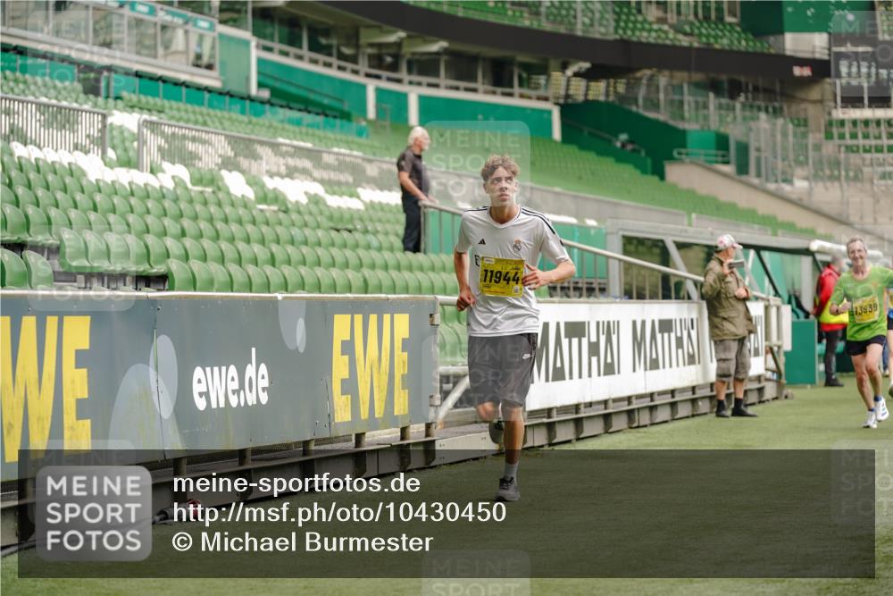 13.09.2026 - 21. swb-Marathon Bremen Michael Burmester http://msf.ph/oto/10430450 13.09.2026 10:21:46 Laufen im Stadion 10244, 10261, 10262, 10302, 10818, 10926, 10961, 11067, 11068, 11083, 11142, 11176, 11338, 11454, 11619, 11738, 11854, 11916, 11944, 11964, 12003, 12289, 12324, 12456, 12513, 12520, 12538, 12540, 13507, 13514, 13535, 13539, 13548, 13551, 13553, 13558, 13559, 13568, 13575, 13583, 13587, 13588, 13590, 13606, 13608, 13619, 13636, 13637, 11652, 12457, 12458, 13504, 13522, 13533, 13534, 13536, 13543, 13554, 13561, 13564 meine-sportfotos.de