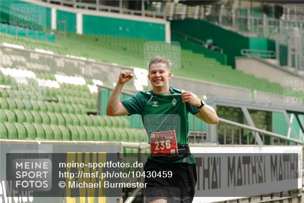 13.09.2026 - 21. swb-Marathon Bremen Michael Burmester http://msf.ph/oto/10430459 13.09.2026 12:22:19 Laufen im Stadion 129, 236, 642, 1957, 1238 meine-sportfotos.de