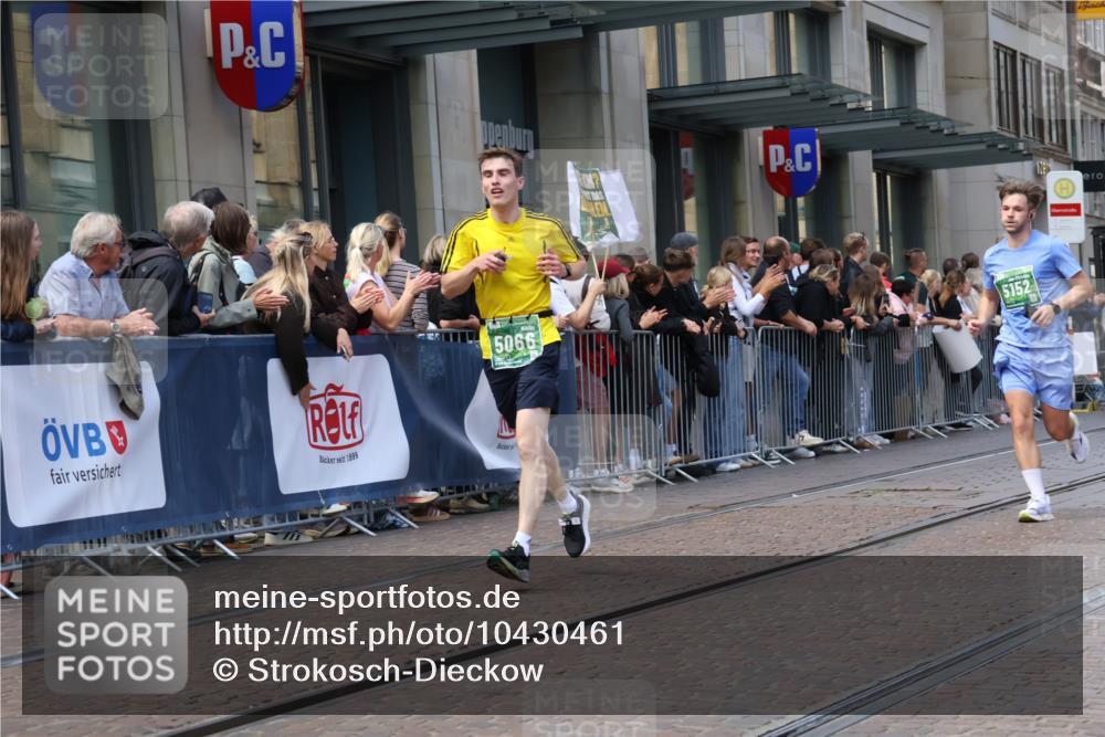 13.09.2026 - 21. swb-Marathon Bremen Strokosch-Dieckow http://msf.ph/oto/10430461 13.09.2026 13:10:24 Ziel 384, 1181, 1385, 1498, 1554, 2347, 2605, 4023, 4727, 5066, 5152, 5155, 5168, 5314, 5387, 5620, 5648, 6267, 7115, 7136, 7881, 9659, 13248, 604, 623, 640, 957, 1277, 3959, 5532, 8033, 8064, 8709 meine-sportfotos.de