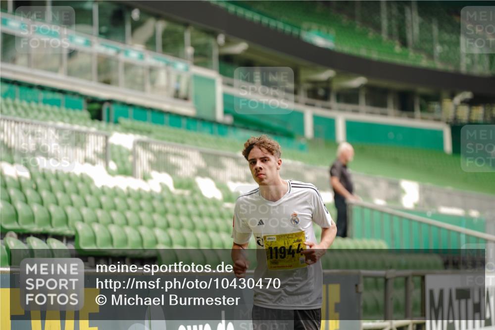 13.09.2026 - 21. swb-Marathon Bremen Michael Burmester http://msf.ph/oto/10430470 13.09.2026 10:21:47 Laufen im Stadion 10244, 10261, 10262, 10302, 10818, 10926, 10961, 11067, 11068, 11083, 11142, 11176, 11338, 11454, 11619, 11738, 11854, 11916, 11944, 11964, 12003, 12289, 12324, 12456, 12513, 12520, 12538, 12540, 13507, 13514, 13535, 13539, 13548, 13551, 13553, 13558, 13559, 13568, 13575, 13583, 13584, 13587, 13588, 13590, 13606, 13608, 13619, 13636, 13637, 11481, 11652, 12457, 12458, 13504, 13522, 13533, 13534, 13536, 13543, 13554, 13561, 13564 meine-sportfotos.de