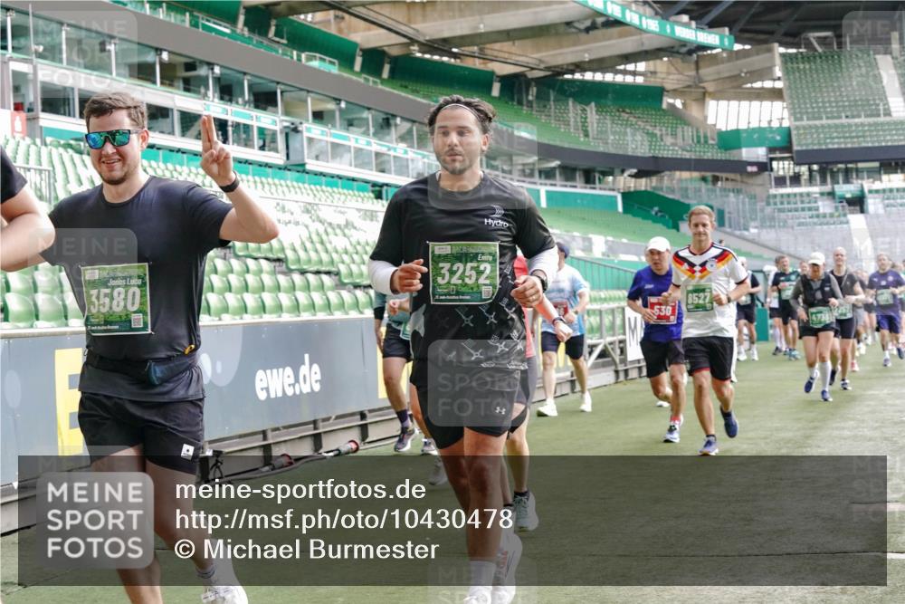 13.09.2026 - 21. swb-Marathon Bremen Michael Burmester http://msf.ph/oto/10430478 13.09.2026 13:27:55 Laufen im Stadion 111, 186, 220, 357, 364, 390, 478, 597, 726, 829, 833, 888, 925, 1077, 1079, 1220, 1298, 1325, 1412, 1496, 1608, 1700, 1741, 1769, 1958, 1961, 1984, 2236, 2273, 2309, 2365, 2388, 2404, 2428, 2472, 2502, 2507, 2542, 2574, 2582, 2593, 2725, 2743, 2748, 2875, 2876, 2923, 2965, 3045, 3050, 3061, 3073, 3084, 3154, 3184, 3219, 3540, 3589, 3592, 3694, 3756, 3826, 3853, 3885, 3907, 3978, 4108, 4238, 4457, 4660 meine-sportfotos.de