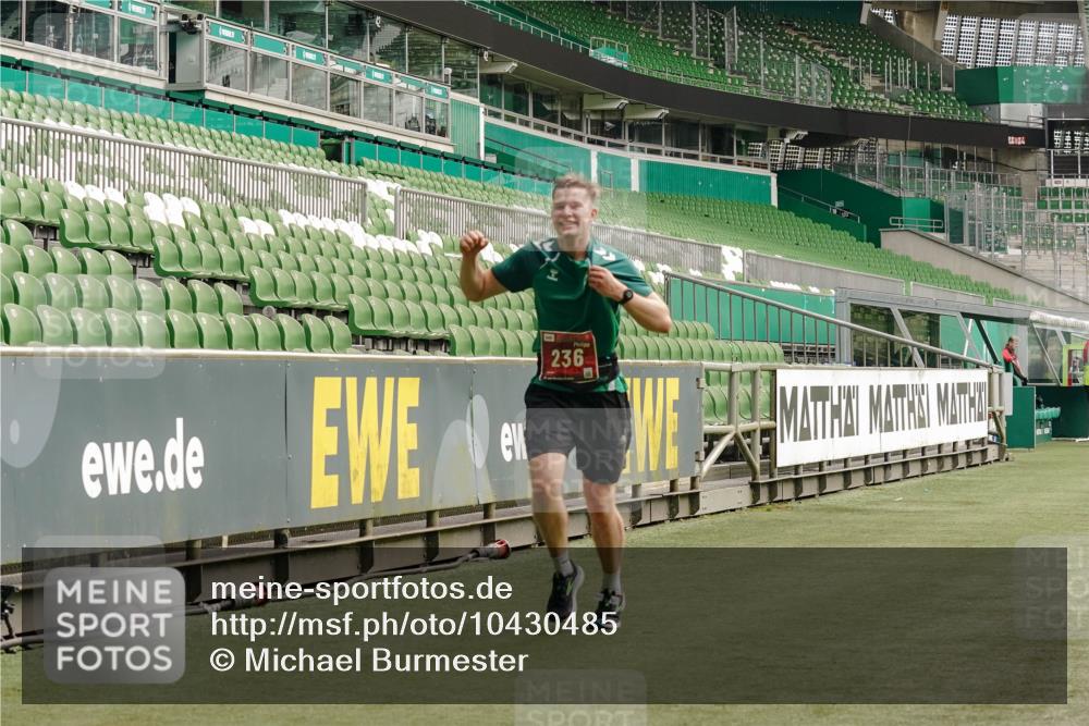 13.09.2026 - 21. swb-Marathon Bremen Michael Burmester http://msf.ph/oto/10430485 13.09.2026 12:22:20 Laufen im Stadion 129, 236, 642, 1957, 1238 meine-sportfotos.de