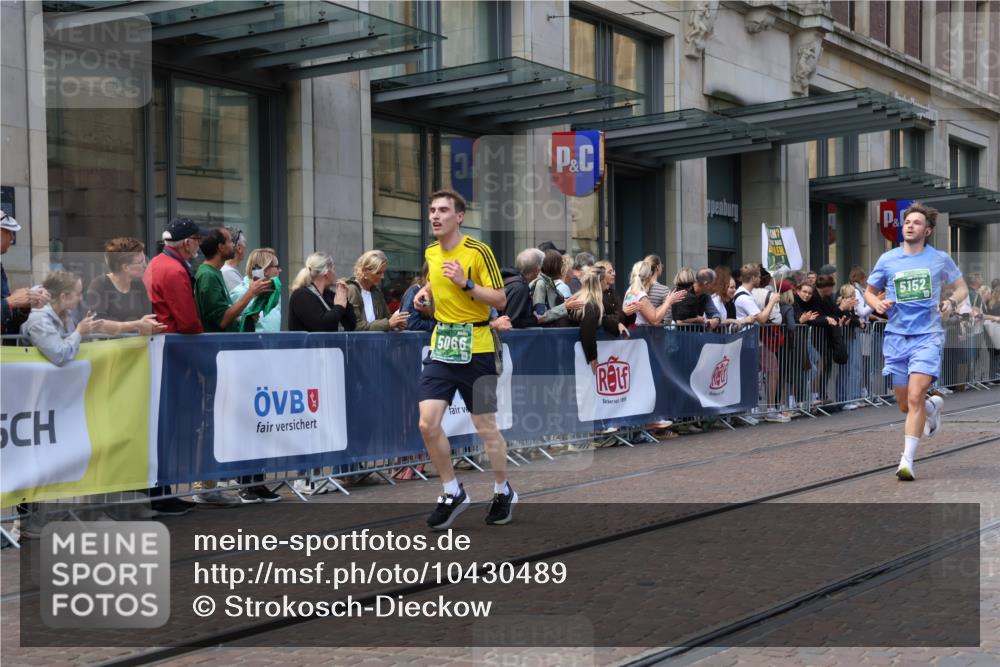 13.09.2026 - 21. swb-Marathon Bremen Strokosch-Dieckow http://msf.ph/oto/10430489 13.09.2026 13:10:25 Ziel 384, 1181, 1385, 1498, 1554, 2347, 2605, 4023, 4727, 5066, 5152, 5155, 5168, 5314, 5387, 5620, 5648, 6267, 7115, 7136, 7881, 9659, 13248, 604, 640, 957, 1277, 3959, 5532, 8033, 8064, 8709 meine-sportfotos.de