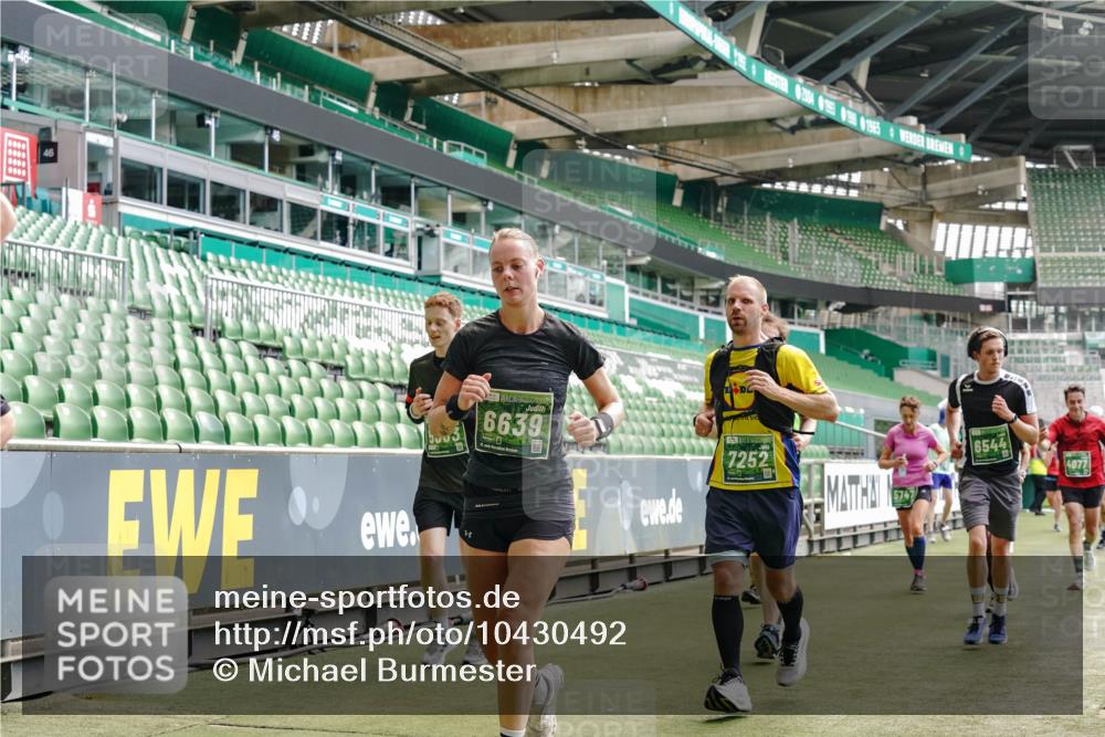 13.09.2026 - 21. swb-Marathon Bremen Michael Burmester http://msf.ph/oto/10430492 13.09.2026 13:03:50 Laufen im Stadion 209, 210, 488, 534, 565, 596, 725, 762, 881, 936, 940, 1014, 1343, 1373, 1456, 1458, 1460, 1479, 1611, 1649, 1653, 1771, 2223, 2276, 2364, 2369, 2421, 2430, 2434, 2452, 2513, 2625, 2779, 2851, 2872, 2891, 2900, 2910, 2934, 2957, 2977, 3028, 3114, 3135, 3217, 3258, 3360, 3402, 3419, 3425, 3454, 3460, 3496, 3510, 3521, 3576, 3579, 3585, 3597, 3618, 3796, 3846, 3852, 3859, 3893, 3909, 3938, 3970, 3983, 4077, 4133, 4506, 4558, 242 meine-sportfotos.de