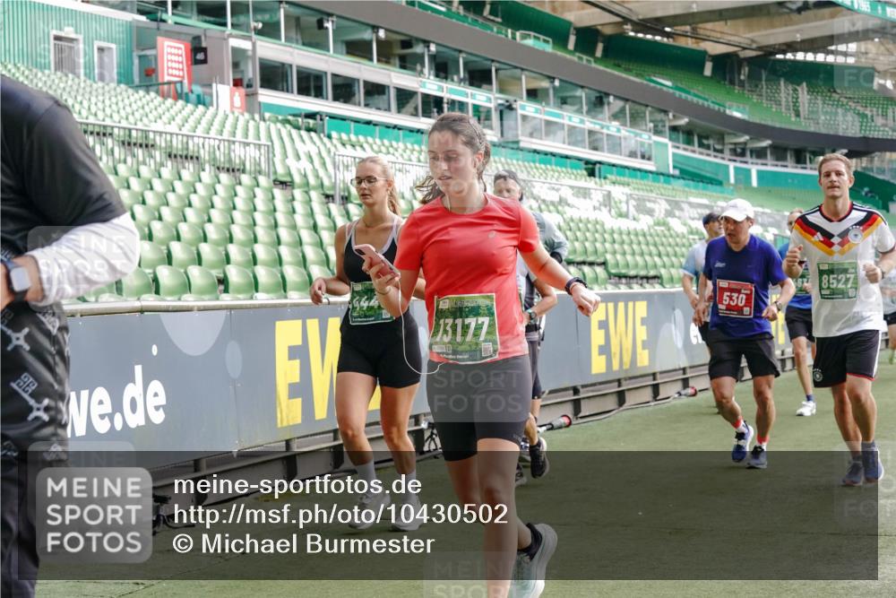 13.09.2026 - 21. swb-Marathon Bremen Michael Burmester http://msf.ph/oto/10430502 13.09.2026 13:27:57 Laufen im Stadion 111, 186, 220, 357, 364, 390, 478, 597, 726, 829, 833, 888, 925, 1079, 1220, 1298, 1325, 1412, 1496, 1608, 1700, 1741, 1769, 1958, 1961, 1984, 2236, 2273, 2309, 2365, 2388, 2404, 2428, 2472, 2502, 2507, 2542, 2574, 2582, 2593, 2725, 2743, 2748, 2875, 2876, 2923, 2965, 3045, 3050, 3061, 3073, 3084, 3154, 3184, 3219, 3540, 3589, 3592, 3694, 3756, 3826, 3853, 3885, 3907, 3978, 4108, 4238, 4457, 4660 meine-sportfotos.de