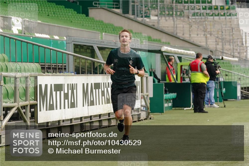 13.09.2026 - 21. swb-Marathon Bremen Michael Burmester http://msf.ph/oto/10430529 13.09.2026 12:23:12 Laufen im Stadion 129, 236, 798, 1483, 1490, 1567, 1238 meine-sportfotos.de